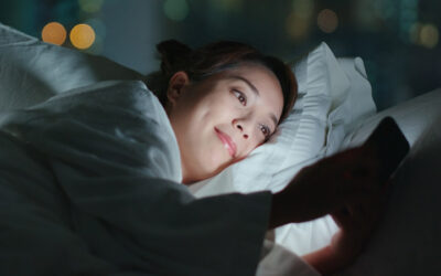 寝る前スマホはどこまで危険?睡眠への本当の影響